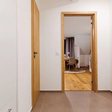 2 Rooms Apartment With Terrace And Free Parking Near Metro Prague Exterior photo
