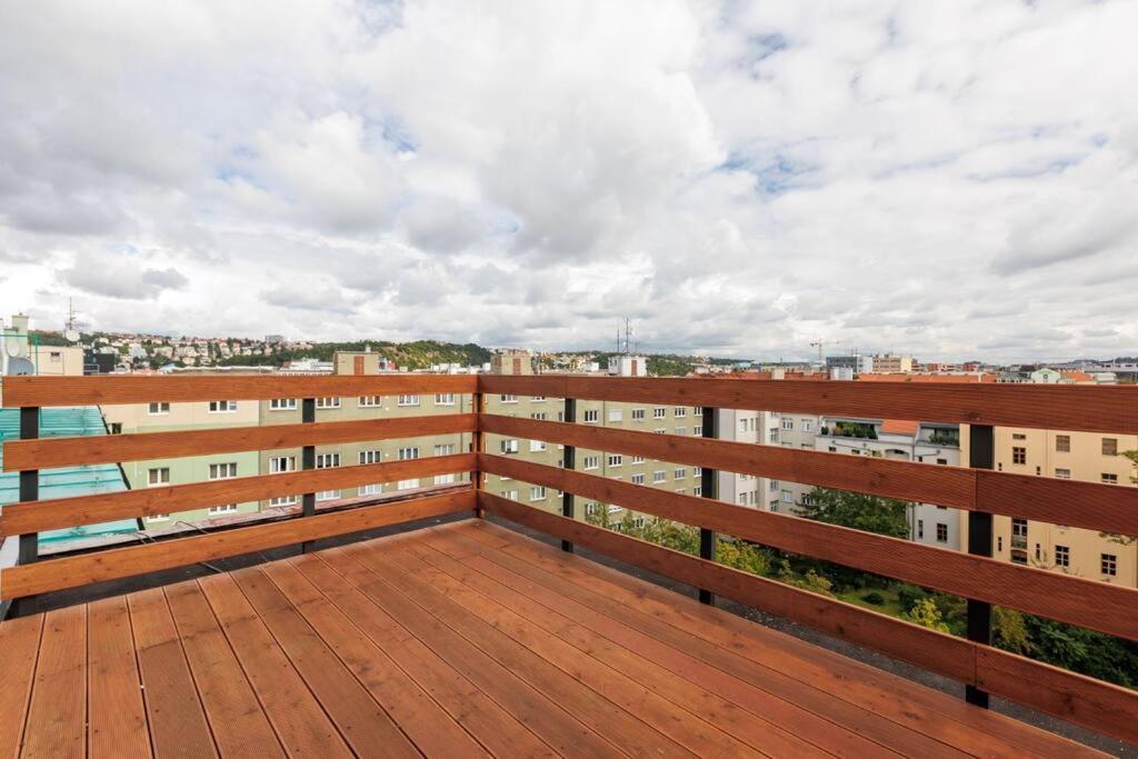 2 With Terrace And Free Parking Near Metro Apartmán *