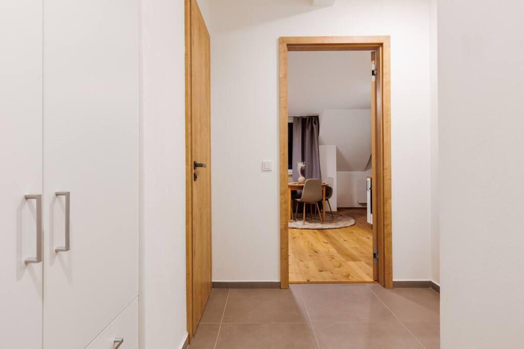 Apartment 2 With Terrace And Free Parking Near Metro Prague
