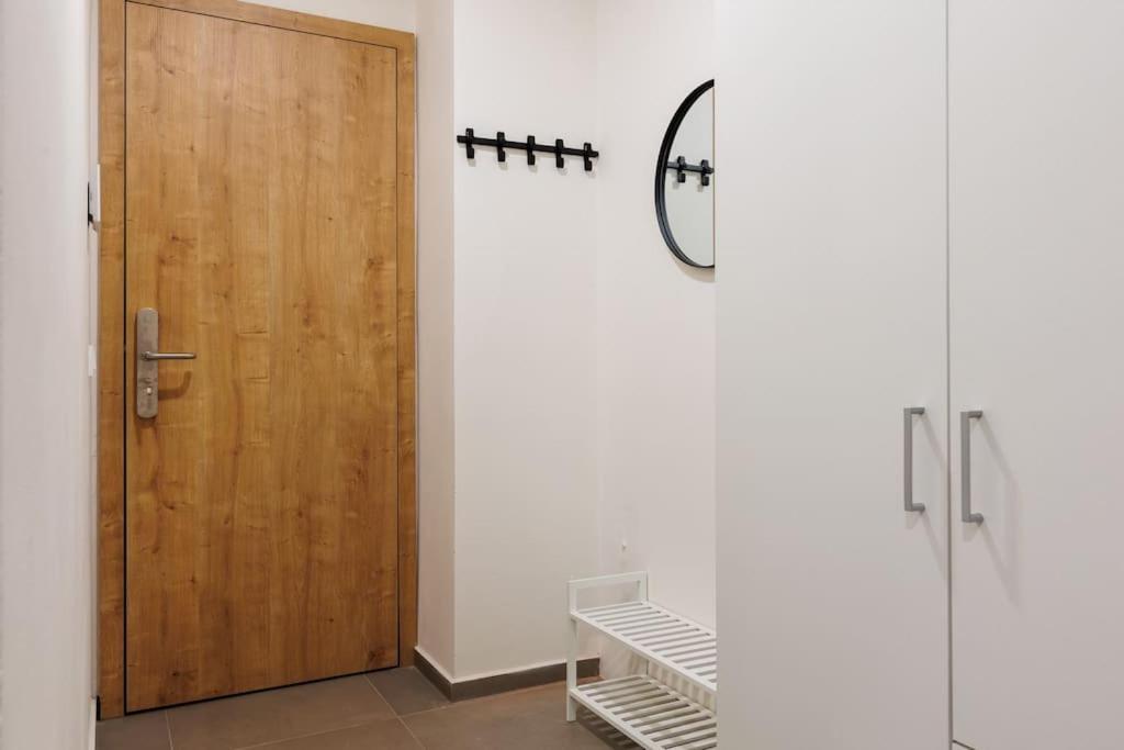 2 With Terrace And Free Parking Near Metro Apartmán